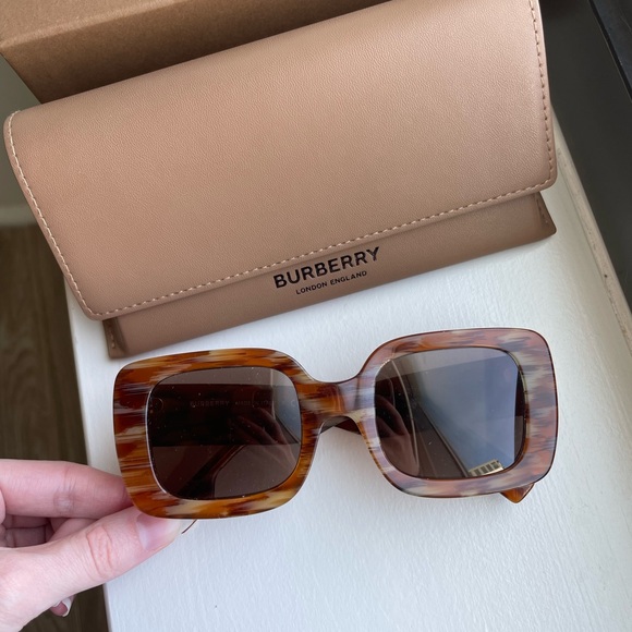 Burberry Women’s Delilah Sunglasses Deer Havana EUC #BE4327 Made in Italy - Picture 7 of 15
